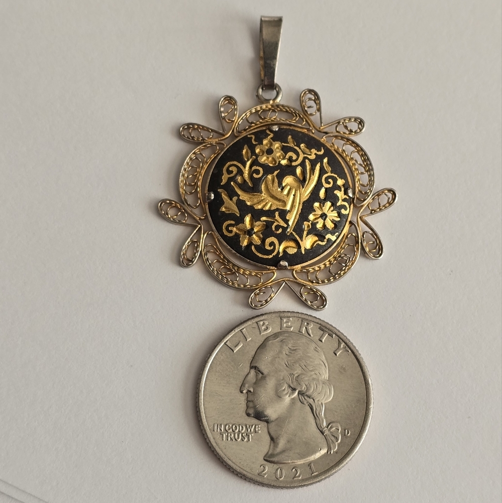 Relisted - Vintage Damascene pendant bird gold tone black - Picture 4 of 9